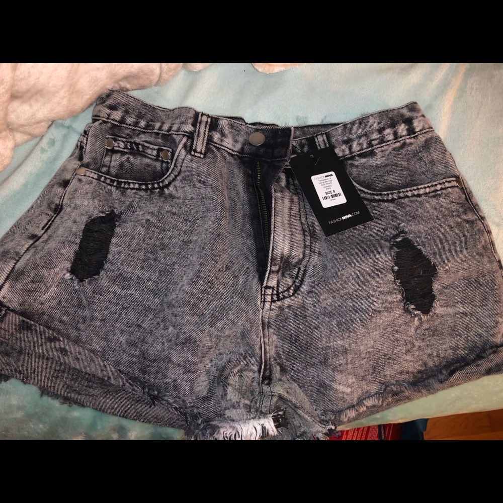 Fashion nova jean shorts size 9 fits a 6
